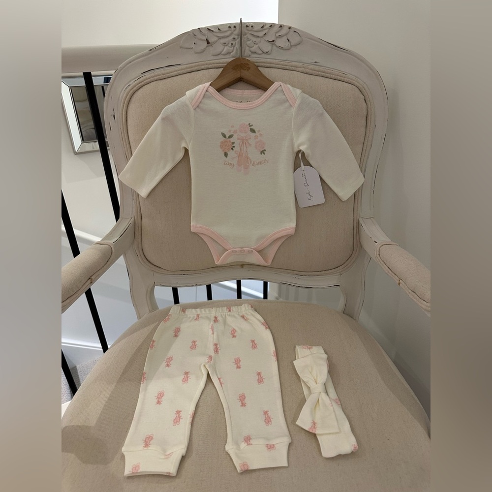 🩰 3~6 Mth Adorable Ivory and Pale Pink Baby “Tiny Dancer” Outfit Set NWT